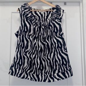 🌹 DRESS BARN Ruffled Neck Black & White Zebra Print
Sleeveless Top - Size 18/20